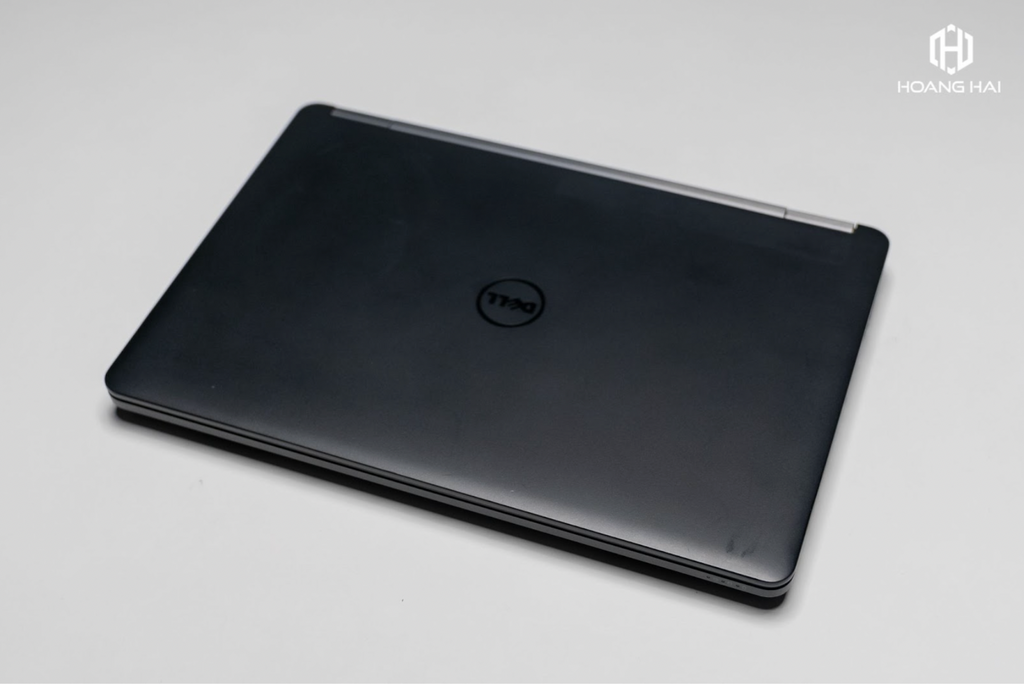 古い Dell Latitude 5490 は非常に優れているのに、なぜ安価な Ultrabook を購入しようとするのでしょうか?