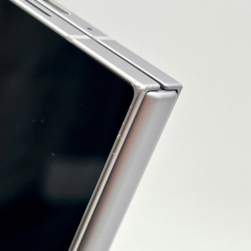 Samsung Galaxy Z Fold6 5G Bạc 12GB/256Gb 98% ( Máy sứt viền)