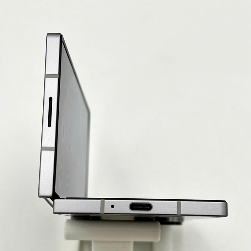 Samsung Galaxy Z Fold6 5G Bạc 12GB/256Gb 98% ( Máy sứt viền)