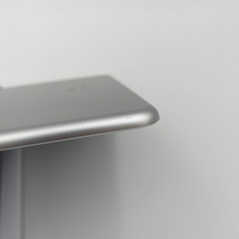 iPad Pro 2016 9.7in 32G Silver 4G + Wifi 98% pin từ 90% từ Softbank (Máy có xước)