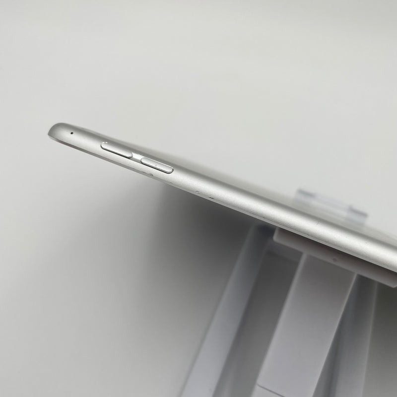 iPad Mini 4 7.9in 128G Silver 4G + Wifi 98% pin 92% (Xước màn , mẻ viền)