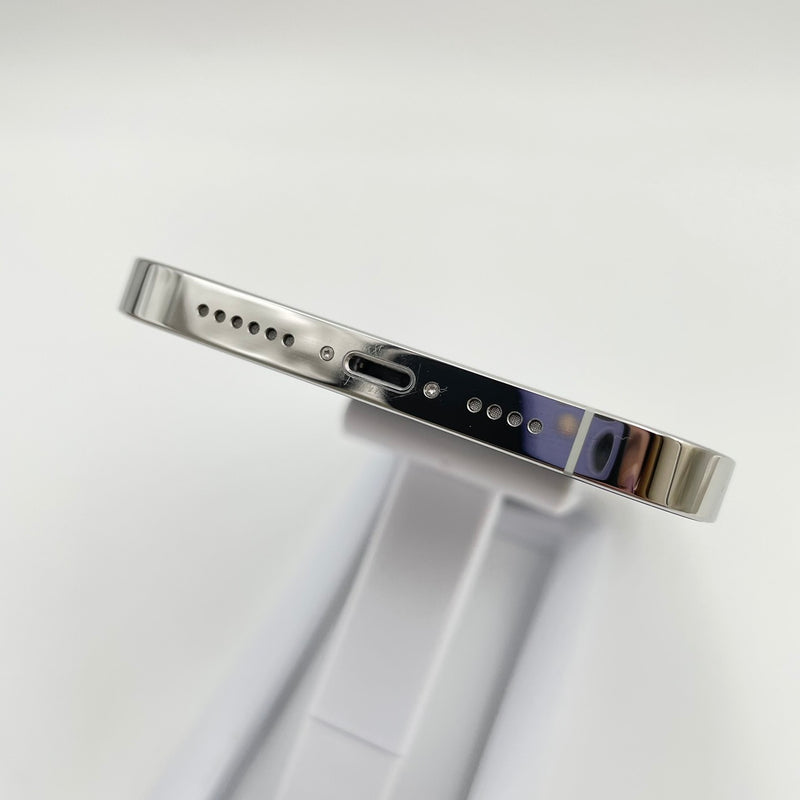 iPhone 13 Pro Max 1TB Silver 98% pin 90% Quốc tế từ SB (Không dùng sim SB - Xước viền nhẹ)