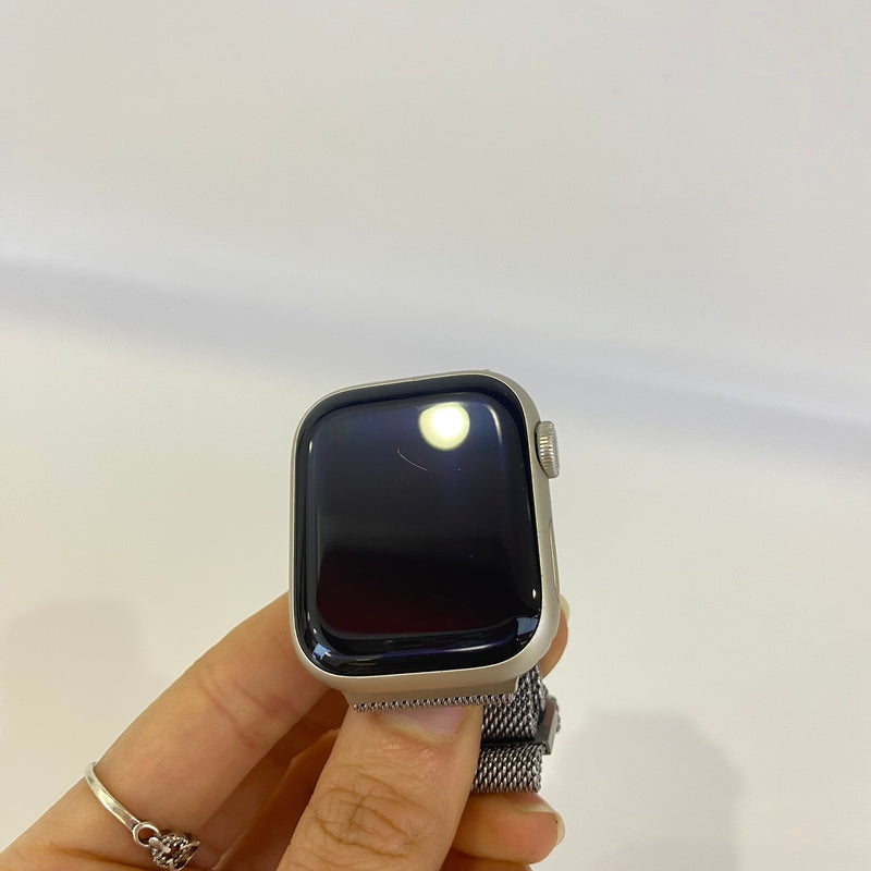 Apple Watch Series 8 41mm GPS 98% Starlight Aluminum & Milanese Loop
