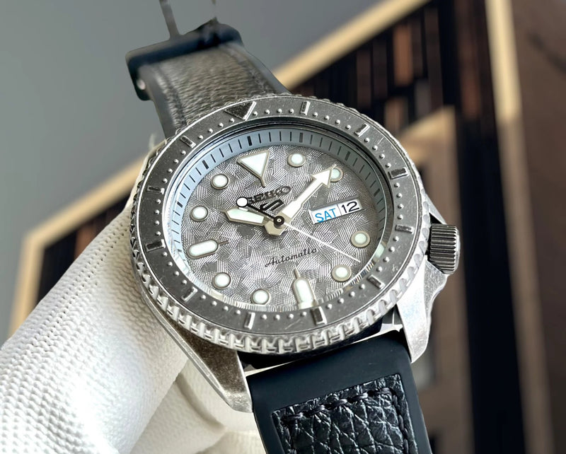 Đồng hồ Seiko 5 Sports SRPE79K1 (Hàng trưng bày)