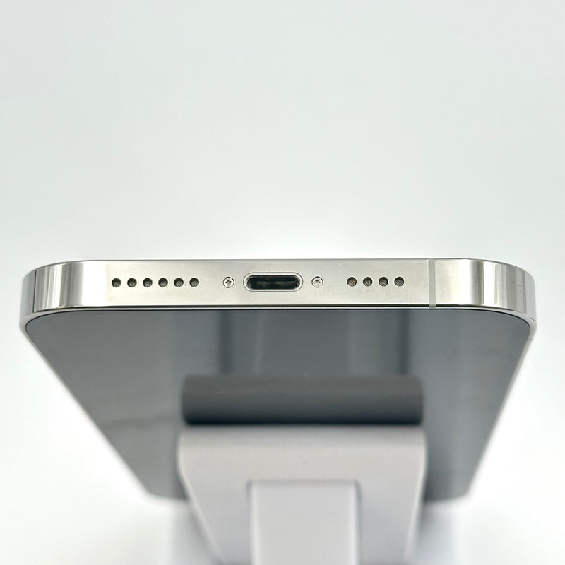 iPhone 13 Pro Max 128GB Silver 98% pin 87% Quốc tế từ RKT (Không dùng sim RKT - Đốm Camera 3x)