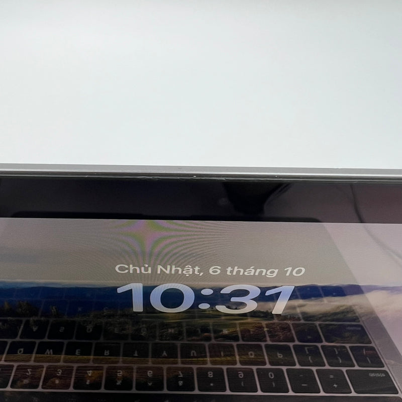 Macbook Pro 2019 13.3in Xám Intel Core i7/RAM 16GB/SSD 256GB 97% Sạc 329 lần BPTA (Xước viền)