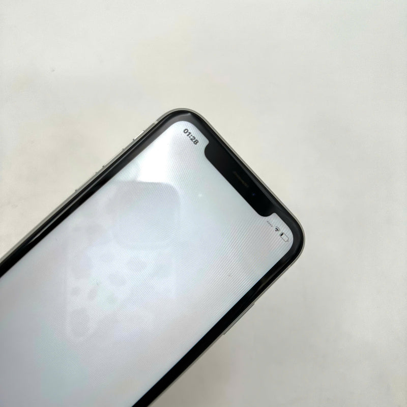 iPhone XR 128GB Trắng 97% pin 87%  Máy đã trả hết tiền mạng dùng như Quốc tế Apple (Đốm camera 1x, đốm xước màn ,xước viền) - HH9258