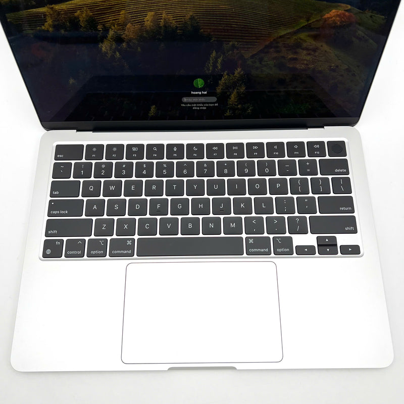 Macbook Air 2022 13.6in Bạc Apple M2/RAM 8GB/SSD 256GB  98% Sạc 26 lần BPTA