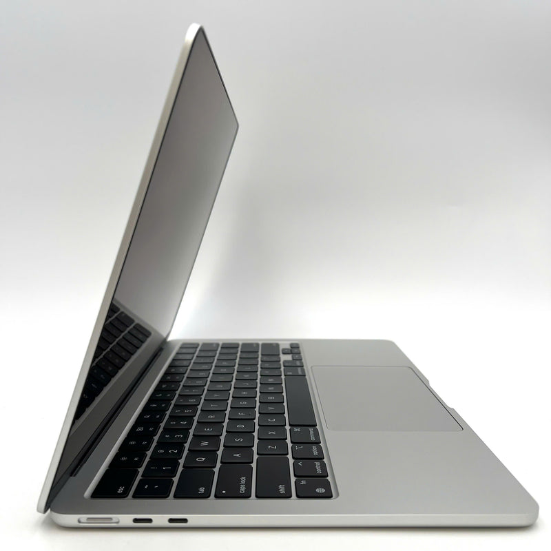 Macbook Air 2022 13.6in Bạc Apple M2/RAM 8GB/SSD 256GB  98% Sạc 26 lần BPTA