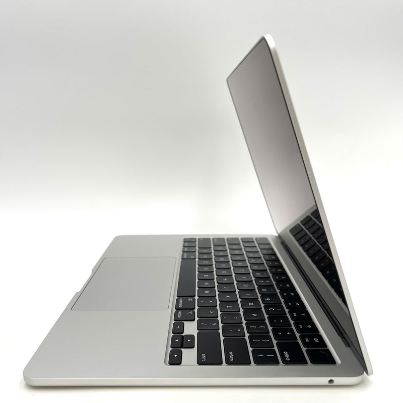 Macbook Air 2022 13.6in Bạc Apple M2/RAM 8GB/SSD 256GB  98% Sạc 26 lần BPTA