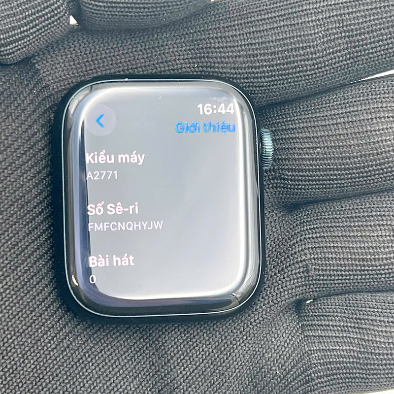 Apple Watch Series 8 45mm GPS 98% Vỏ nhôm màu Đen/ Dây thể thao màu Đen (xước màn và viền)