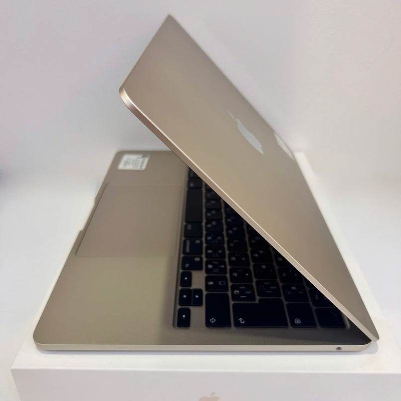 Macbook Air 2022 13.6in Trắng Apple M2/RAM 8GB/SSD 256GB  98% Fullbox Sạc 40 lần BPTN