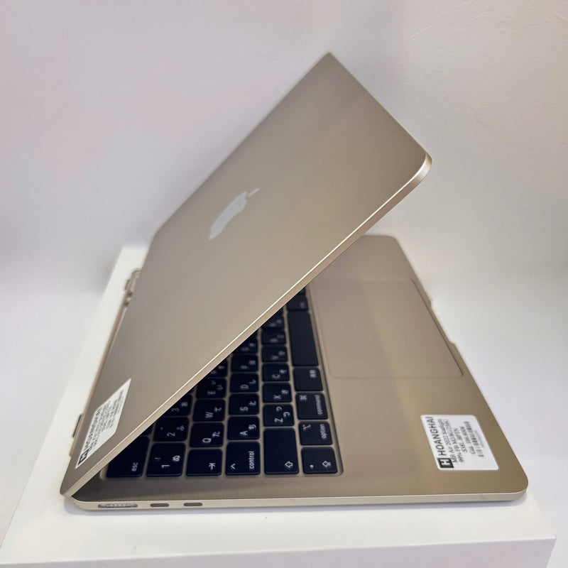 Macbook Air 2022 13.6in Trắng Apple M2/RAM 8GB/SSD 256GB  98% Fullbox Sạc 40 lần BPTN