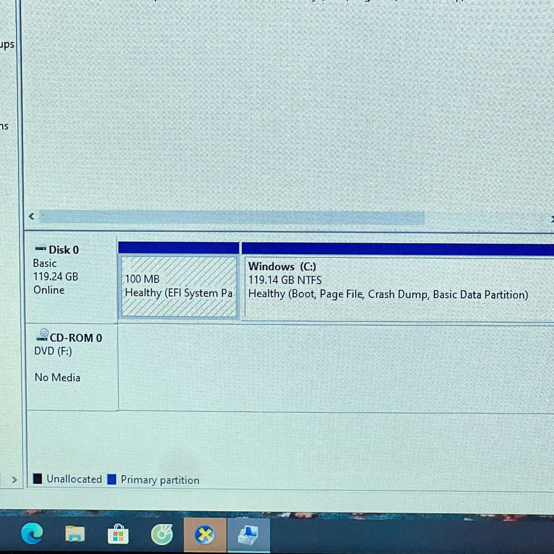 Toshiba Dynabook 15.6in intel celeron 3865U/RAM 8G/SSD 128G Likenew