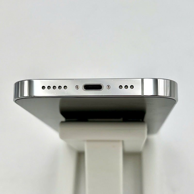 iPhone 14 Pro 256GB Bạc 98% pin 100% Quốc tế Apple từ BE/A (Đã thay pin, ám mặt lưng, đốm 3x, máy Đức) - HH5944