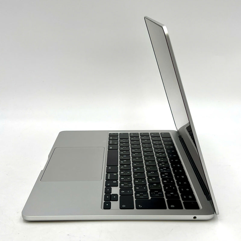 Macbook Air 2022 13.6in Bạc Apple M2/RAM 8GB/SSD 256GB 99% sạc 3 lần BPTN