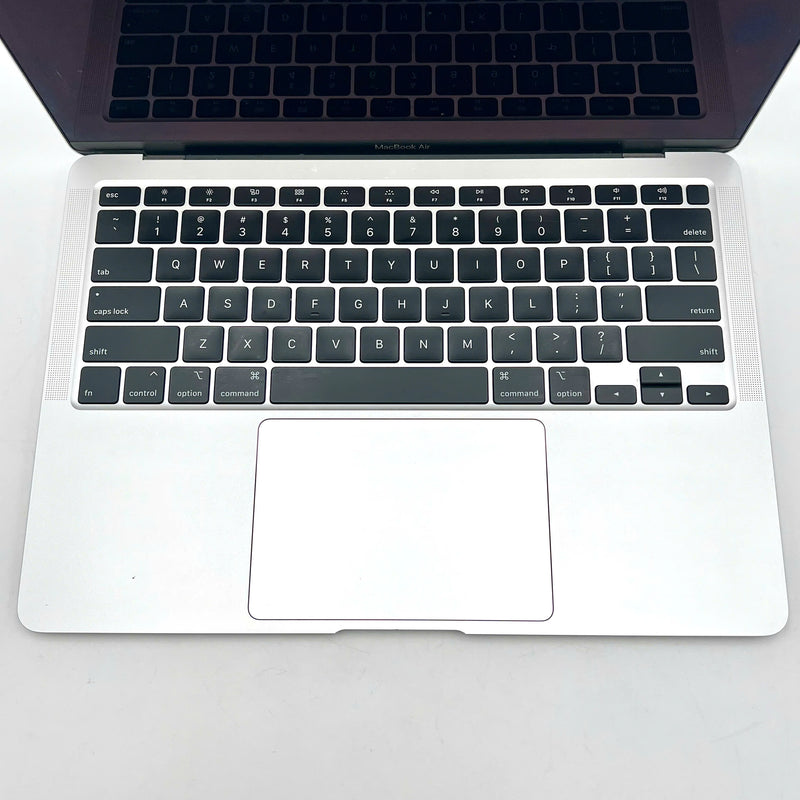Macbook Air 2020 13.3in Bạc Intel Core i5/ RAM 16GB/ SSD 256GB 98% sạc 124 lần BPTA (sứt vỏ)