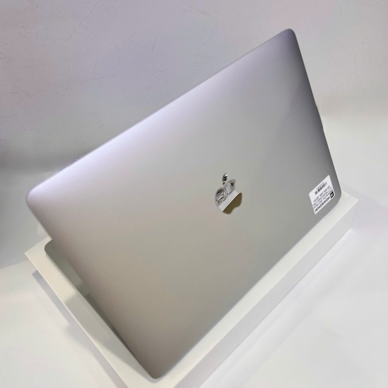 MacBook Pro 2022 Silver 13.3” M2/8G/256G CPO Fullbox 98% sạc 48 lần BPTN