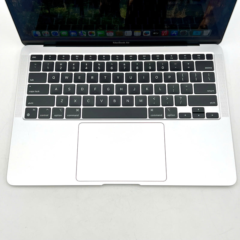Macbook Air 2020 13.3in Bạc Apple M1/ RAM 8GB /SSD 256GB 98% pin 93% sạc 87 lần BPTA (đốm màn)