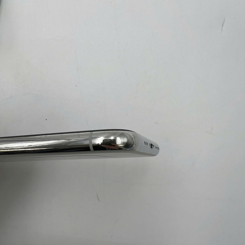 iPhone 11 Pro Max 64GB Bạc 98% pin 100% Máy đã trả hết tiền mạng dùng như Quốc tế Apple (Đã thay pin - Xước viền) - HH2676