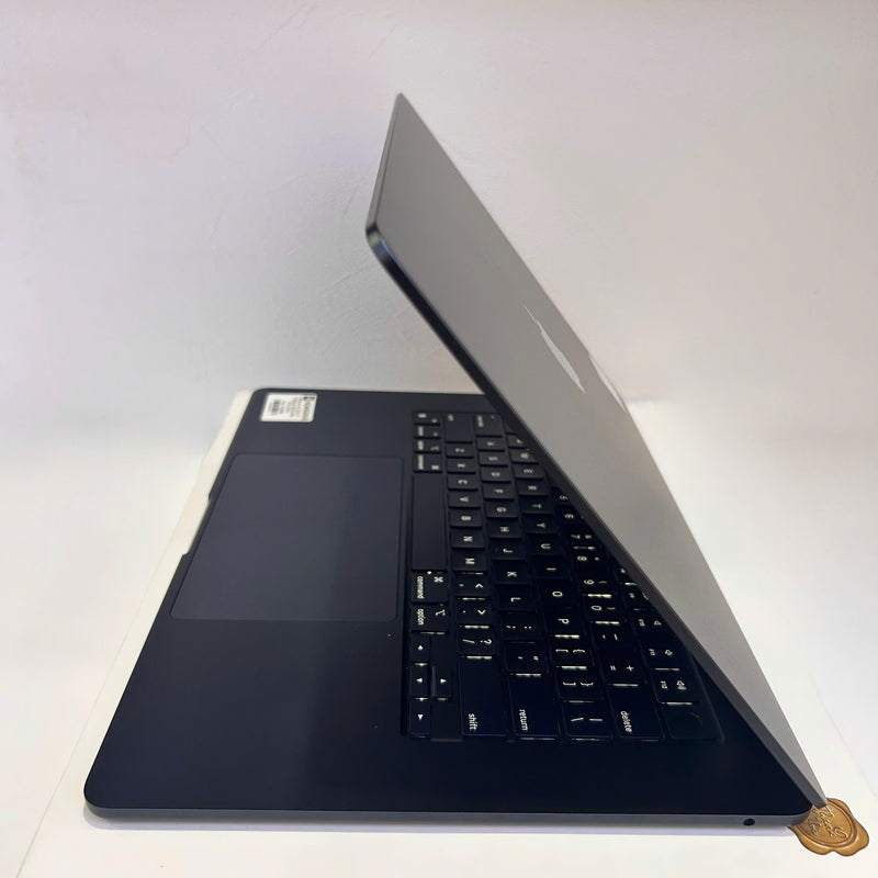 Macbook Air 2023 15in Đen Apple M2/ RAM 8GB/ SSD 256GB 98% FB BPTA (Sạc 57 lần)