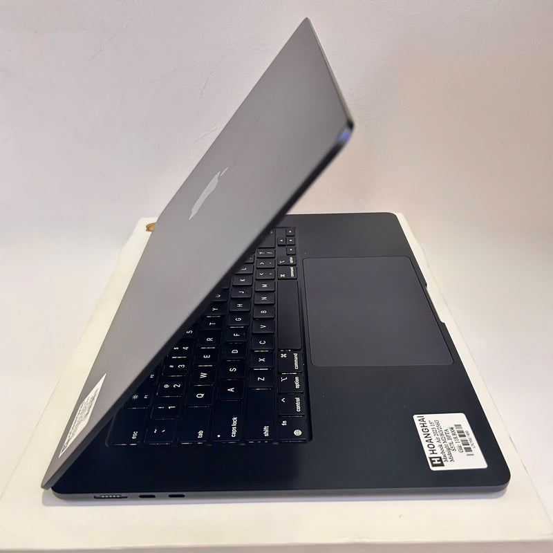 Macbook Air 2023 15in Đen Apple M2/ RAM 8GB/ SSD 256GB 98% FB BPTA (Sạc 57 lần)