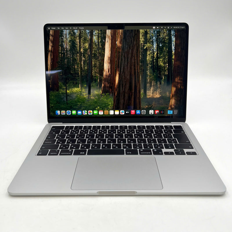 Macbook Air 2022 13.6in Bạc Apple M2/RAM 16GB/SSD 256GB 99% pin 100% sạc 10 lần BPTN