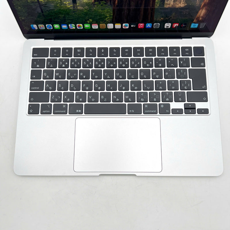 Macbook Air 2022 13.6in Bạc Apple M2/RAM 16GB/SSD 256GB 99% pin 100% sạc 10 lần BPTN