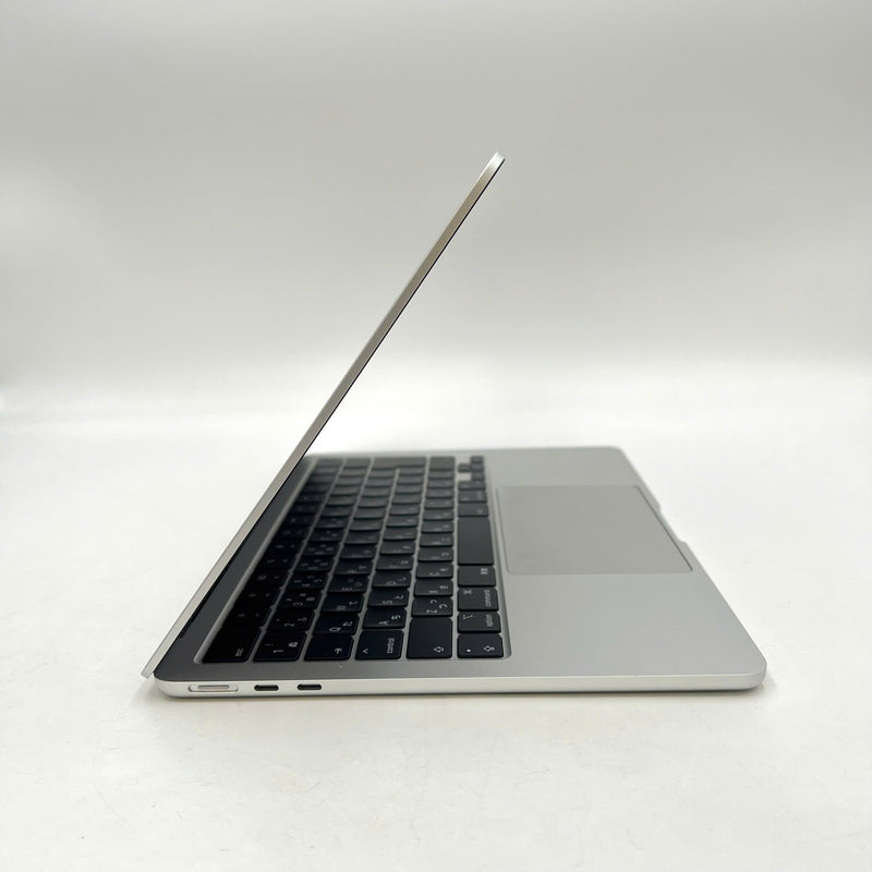 Macbook Air 2022 13.6in Bạc Apple M2/RAM 16GB/SSD 256GB 99% pin 100% sạc 10 lần BPTN
