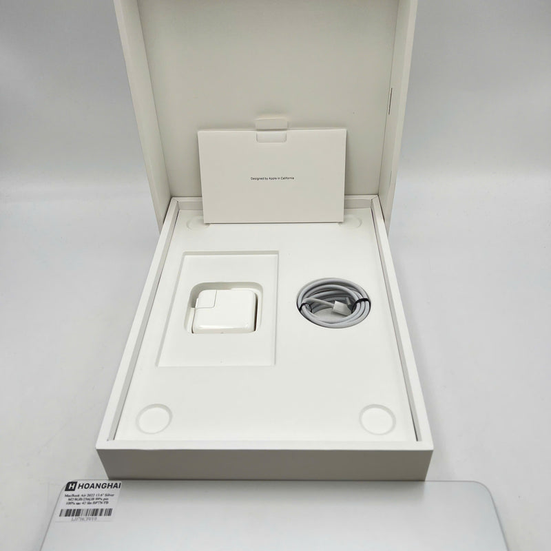 Macbook Air 2022 13.6in Bạc Apple M2/ RAM 8GB/ SSD 256GB 99% pin 100% sạc 42 lần BPTN FB