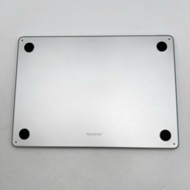 Macbook Air 2022 13.6in Bạc Apple M2/ RAM 8GB/ SSD 256GB 99% pin 100% sạc 42 lần BPTN FB