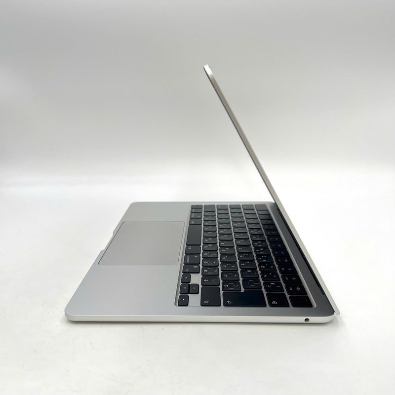 Macbook Air 2022 13.6in Bạc Apple M2/ RAM 8GB/ SSD 256GB 99% pin 100% sạc 42 lần BPTN FB