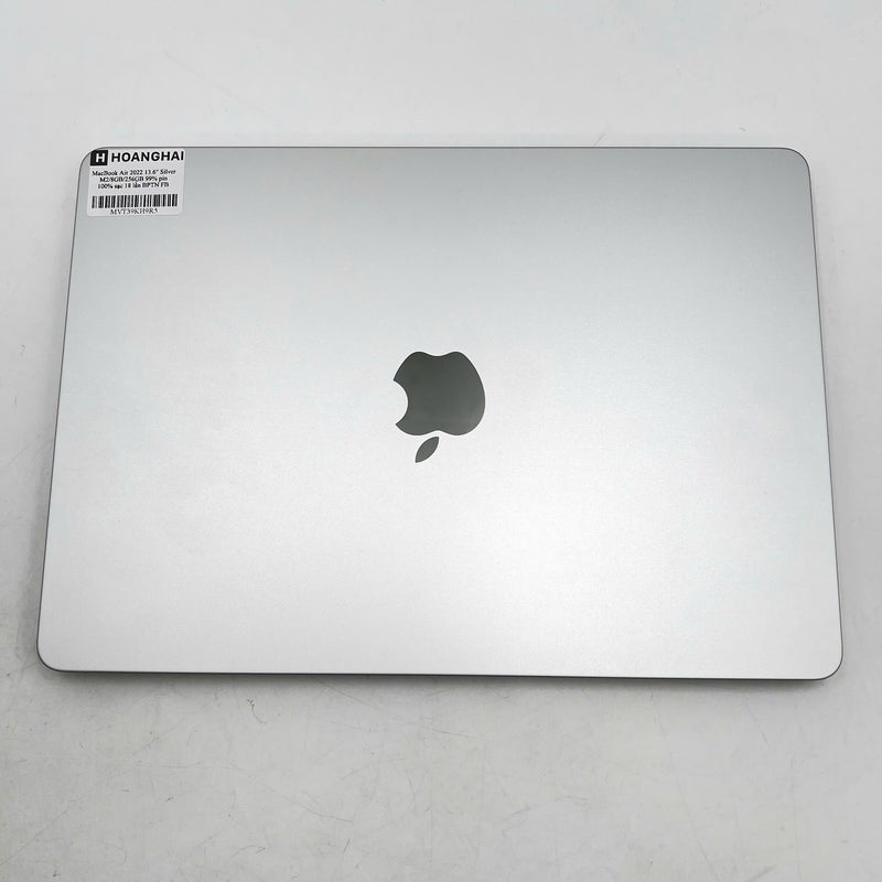 Macbook Air 2022 13.6in Bạc Apple M2/ RAM 8GB/ SSD 256GB 99% pin 100% sạc 18 lần BPTN FB