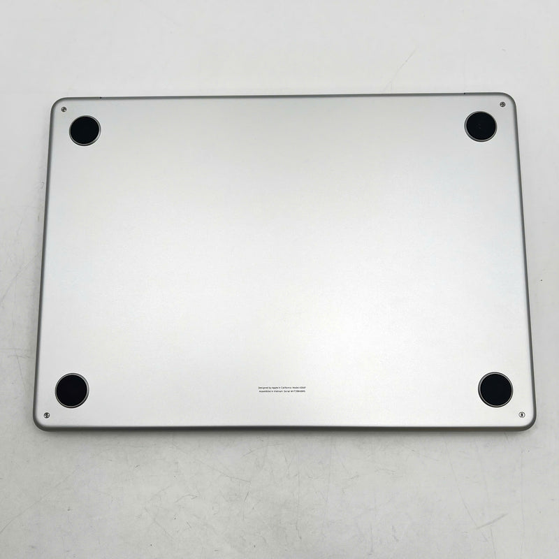 Macbook Air 2022 13.6in Bạc Apple M2/ RAM 8GB/ SSD 256GB 99% pin 100% sạc 18 lần BPTN FB