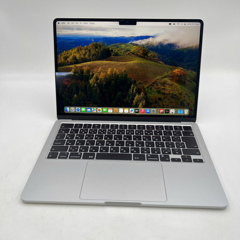 Macbook Air 2022 13.6in Bạc Apple M2/ RAM 8GB/ SSD 256GB 99% pin 100% sạc 18 lần BPTN FB