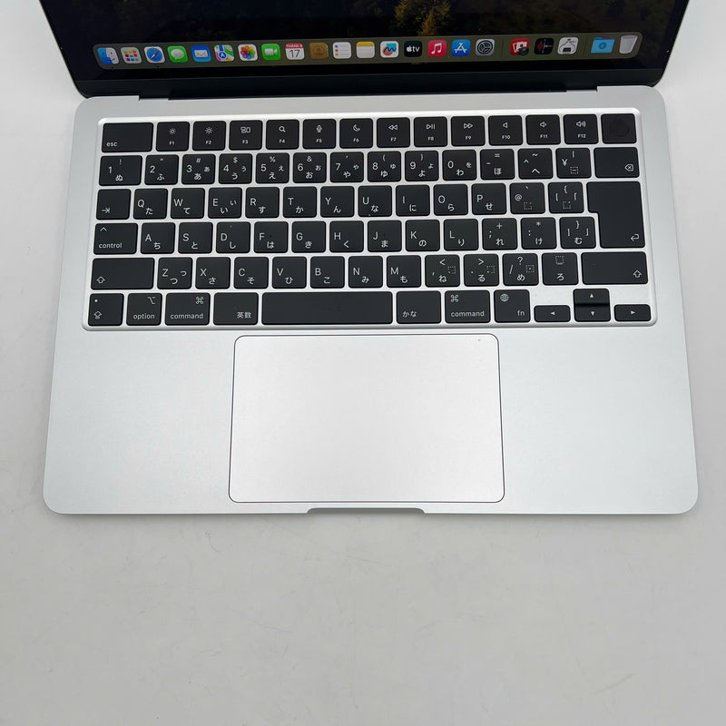 Macbook Air 2022 13.6in Bạc Apple M2/ RAM 8GB/ SSD 256GB 99% pin 100% sạc 18 lần BPTN FB