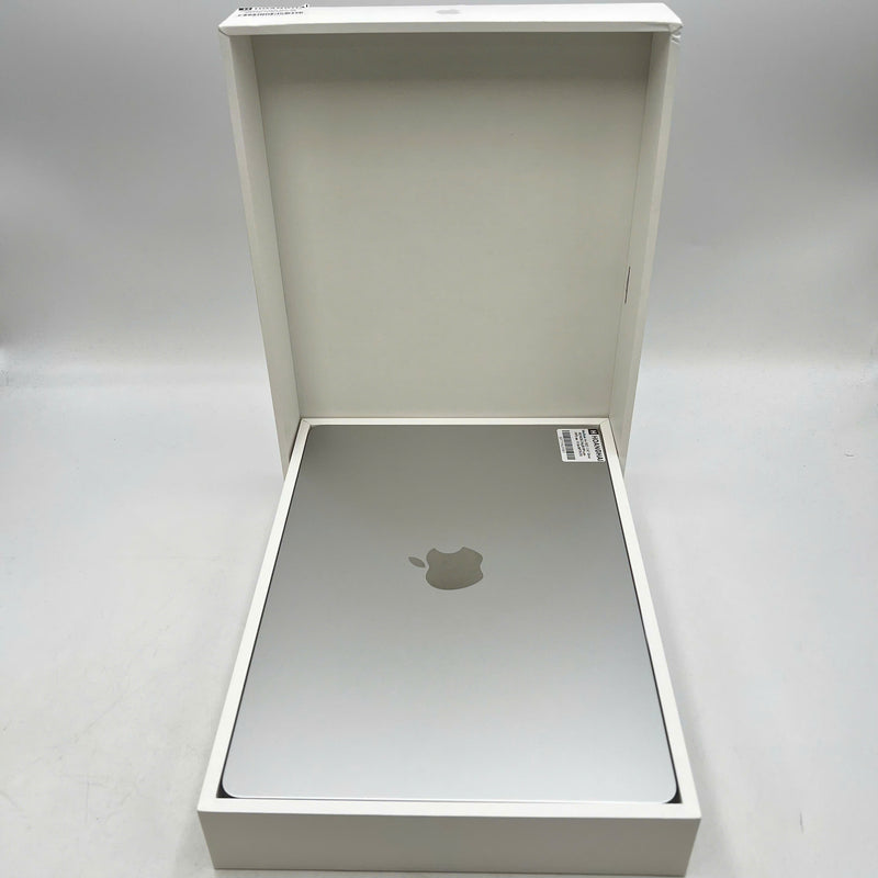 Macbook Air 2022 13.6in Bạc Apple M2/ RAM 8GB/ SSD 256GB 99% pin 100% sạc 18 lần BPTN FB