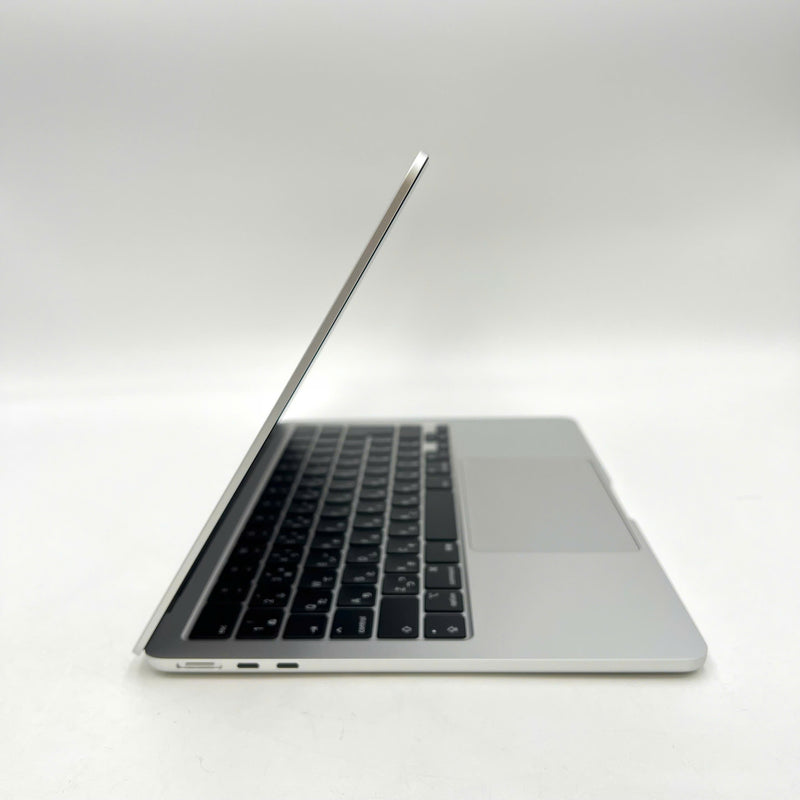Macbook Air 2022 13.6in Bạc Apple M2/ RAM 8GB/ SSD 256GB 99% pin 100% sạc 18 lần BPTN FB