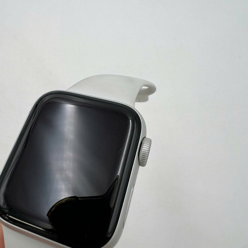 Apple Watch Series 5 40mm GPS+Cellular 98% Silver Aluminium Case/White Sport Band pin 99% màn xước
