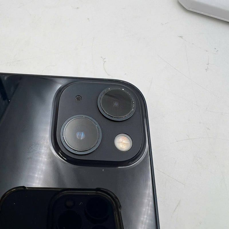 iPhone 13 128GB Đen 98% pin 85% Máy đã trả hết tiền mạng dùng như Quốc tế Apple (viền cam xước, ám viền) - HH4561