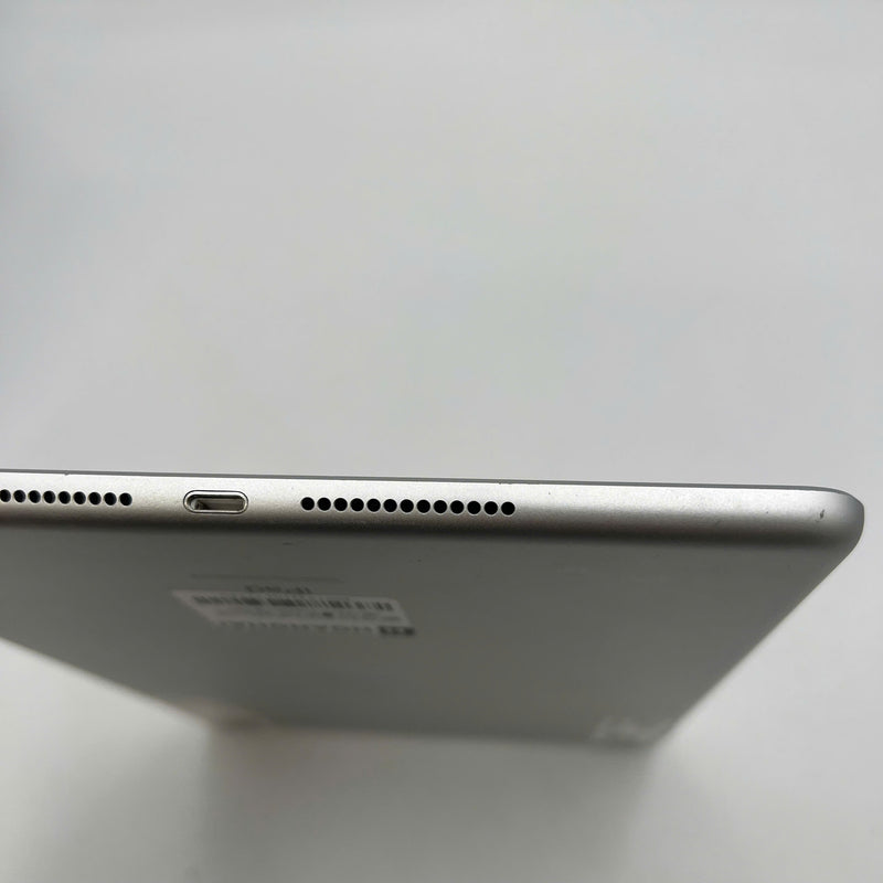 iPad Gen 8 2020 10.2in 32GB Silver 4G + Wifi 98% pin từ 90% từ AU (xước viền, xước mặt lưng, móp nhẹ mặt lưng, chỉ dùng sim VN)