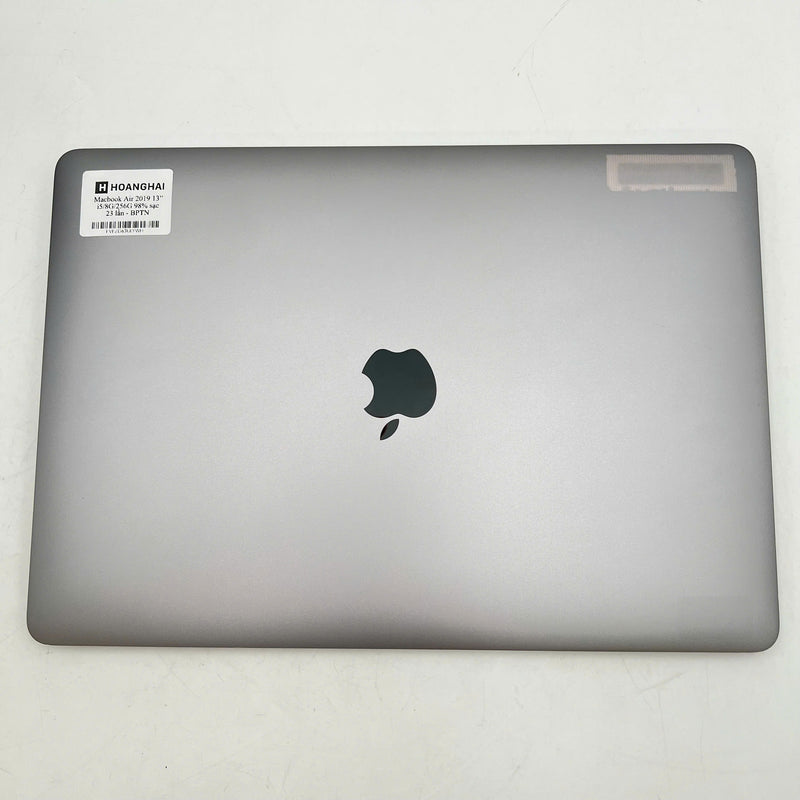 Macbook Air 2019 13.3in Xám Intel Core i5/ RAM 8GB/ SSD 256GB 98% Sạc 23 lần BPTN (Xước viền)