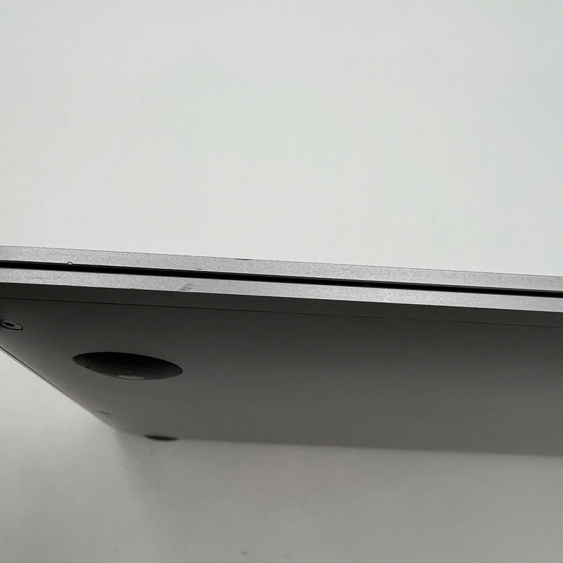 Macbook Air 2019 13.3in Xám Intel Core i5/ RAM 8GB/ SSD 256GB 98% Sạc 23 lần BPTN (Xước viền)