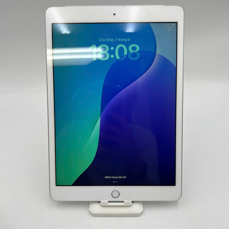 iPad Gen 8 2020 10.2in 32GB Silver 4G + Wifi 98% pin từ 85% từ AU (xước mặt lưng, xước viền, bụi màn, chỉ dùng sim VN)