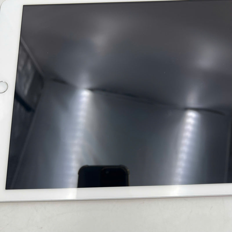 iPad Gen 8 2020 10.2in 32GB Silver 4G + Wifi 98% pin từ 90% từ AU (xước mặt lưng, bụi màn, chỉ dùng sim VN)