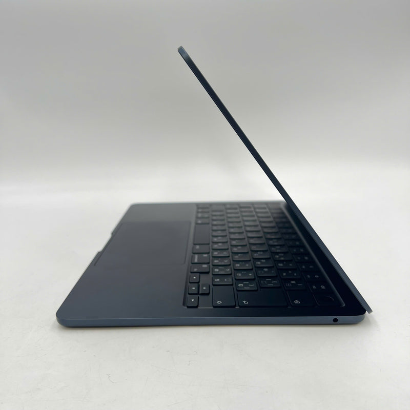 Macbook Air 2024 13.6in Đen Apple M3/ RAM 16GB/ SSD 512GB 99% pin 100% sạc 6 lần BPTN