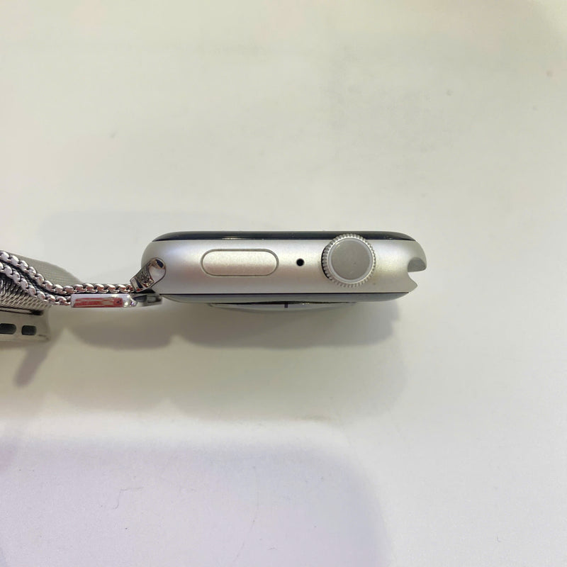 Apple Watch Series 5 44mm GPS 98% Fullbox Silver Aluminum Case with Milanese Loop (xước màn)