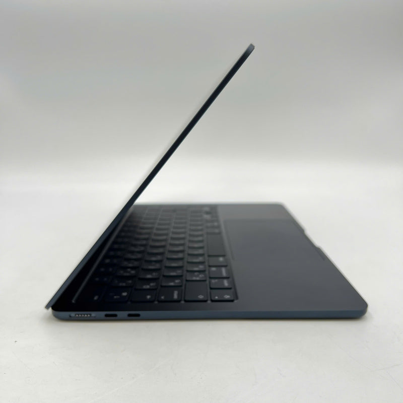 MacBook Air 2022 13.6in Midnight Apple M2/ RAM 16GB/ SSD 256GB 98% pin 100% (sạc 2 lần, xước viền) BPTN