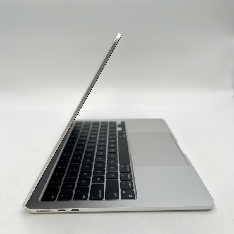 Macbook Air 2022 13.6in Bạc Apple M2/ RAM 8GB/ SSD 256GB 98% sạc 36 lần BPTN
