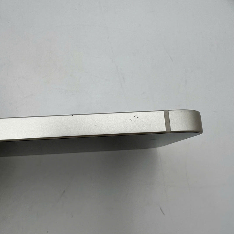 iPhone 13 128GB Trắng  98% pin 89%  Quốc tế từ SB (Không dùng sim SB - Đã thay pin, xước viền, xước màn) - HH8603